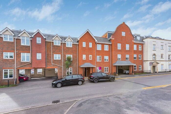 2 Bedroom Apartment To Rent In Napier Road, Crowthorne, RG45