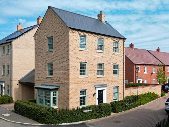 5 Bedroom Town House For Sale In Griffin Road, Brampton, PE28