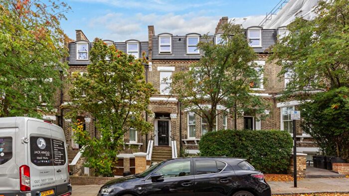 1 Bedroom Flat For Sale In Flat B, Wyndham Crescent, Upper Holloway, London, N19