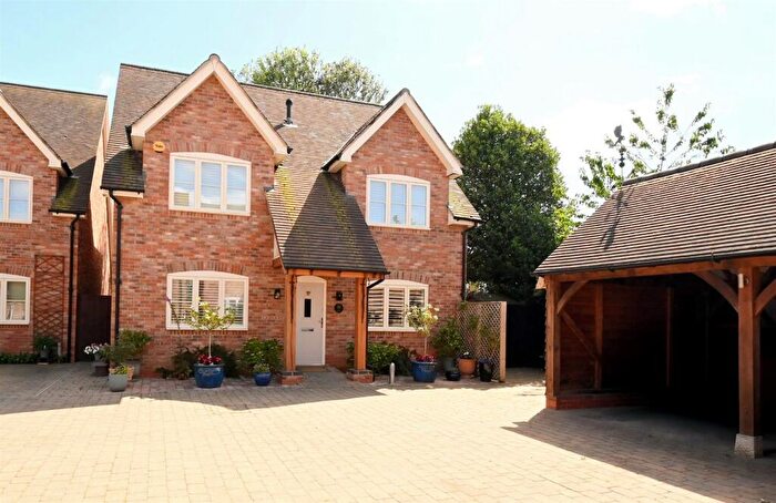 4 Bedroom Detached House For Sale In Puddledock Grove, Alrewas, DE13