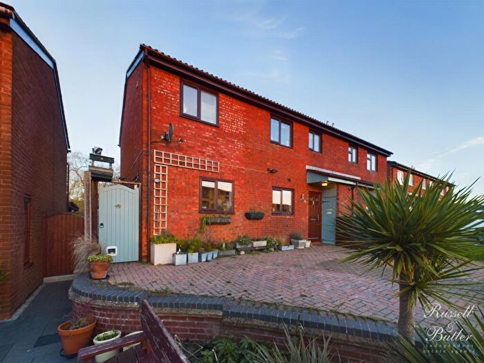 4 Bedroom Semi-Detached House For Sale In Springfields Close, Padbury, MK18