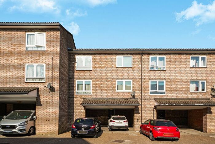 2 Bedroom Maisonette For Sale In Mcintosh Close, Wallington, SM6