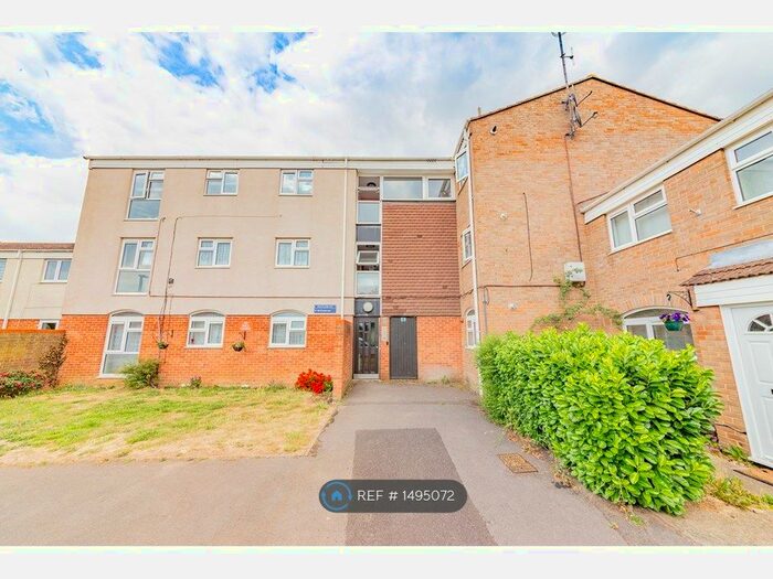 2 Bedroom Flat To Rent In Pentland Road, Slough, SL2