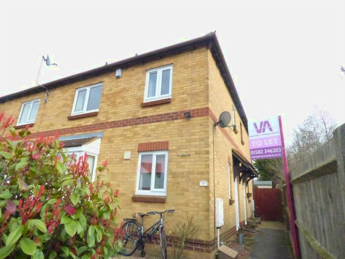 2 Bedroom Town House To Rent In The Belfry, Luton, LU2