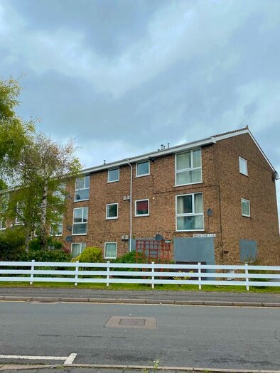 2 Bedroom Apartment To Rent In Princes Court, The Mall, Dunstable, LU5