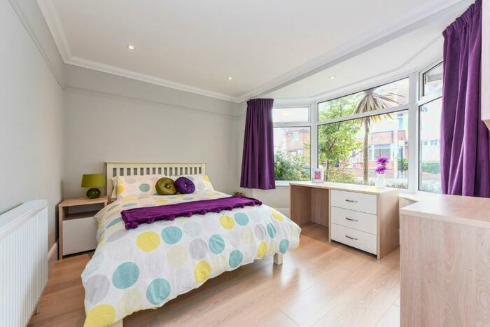 1 Bedroom House To Rent In Morris Road, Southampton, Hampshire, SO15