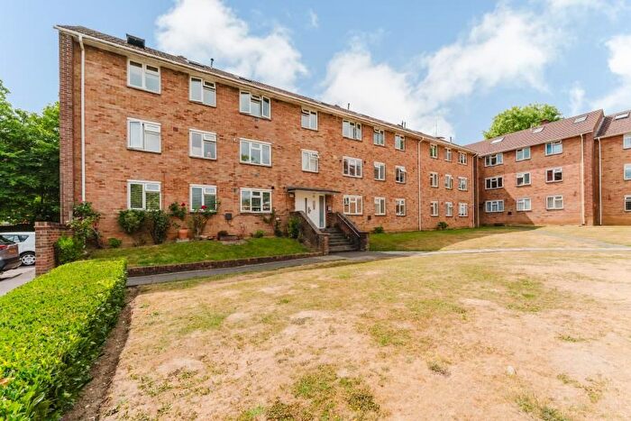 2 Bedroom Flat To Rent In Sandgate House, Queens Walk, W5