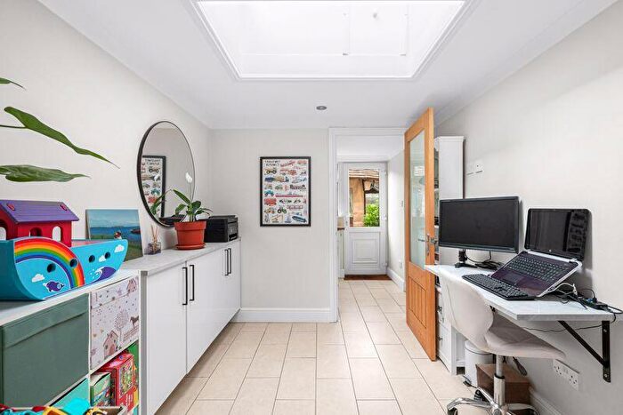 5 Bedroom Detached House For Sale In Hare Hill, Row Town, KT15