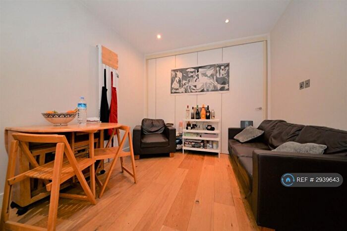 3 Bedroom Flat To Rent In Clifton Terrace, London, N4