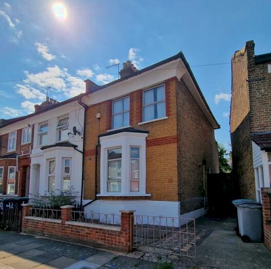 3 Bedroom Terraced House To Rent In Cheshire Road, Bowes Park, N22
