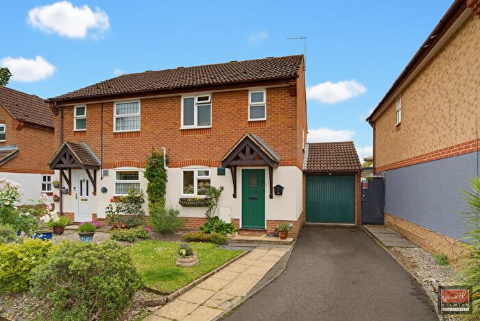 3 Bedroom Semi-detached House For Sale In The Nightingales, Staines-Upon-Thames, TW19