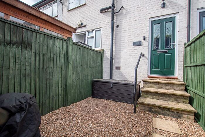 2 Bedroom Flat For Sale In Grange Road, Guildford, GU2