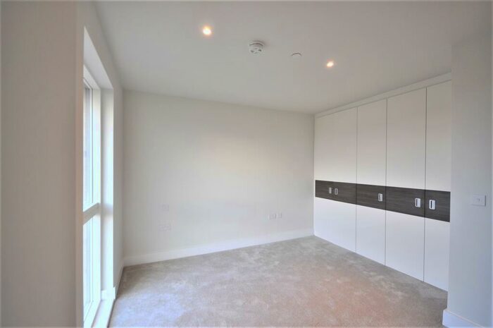 1 Bedroom Flat To Rent In Hopgood Tower, Kidbrooke Village, SE3