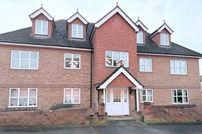 2 Bedroom Apartment For Sale In Riverview Gardens, Cobham, KT11