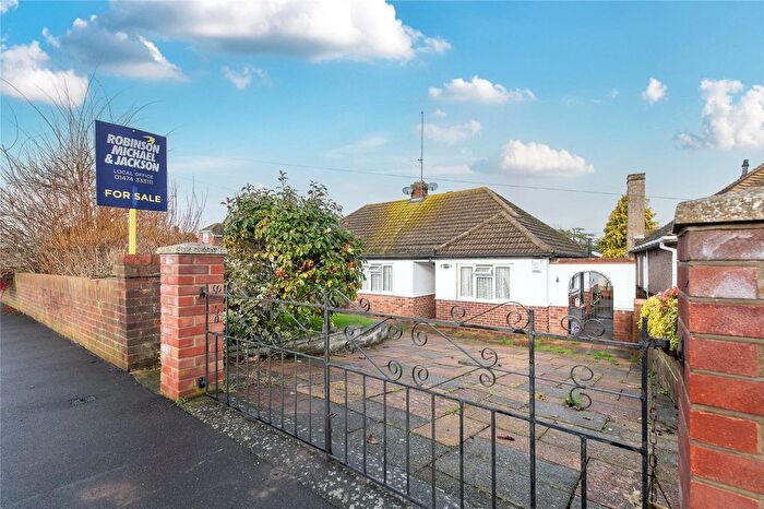 3 Bedroom Bungalow For Sale In Lower Higham Road, Chalk, Kent, DA12