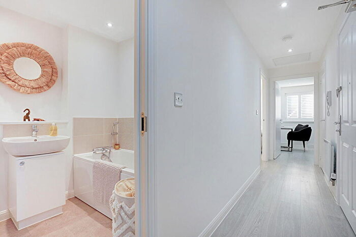 2 Bedroom Apartment For Sale In Walter House, Peters Village, Wouldham, ME1