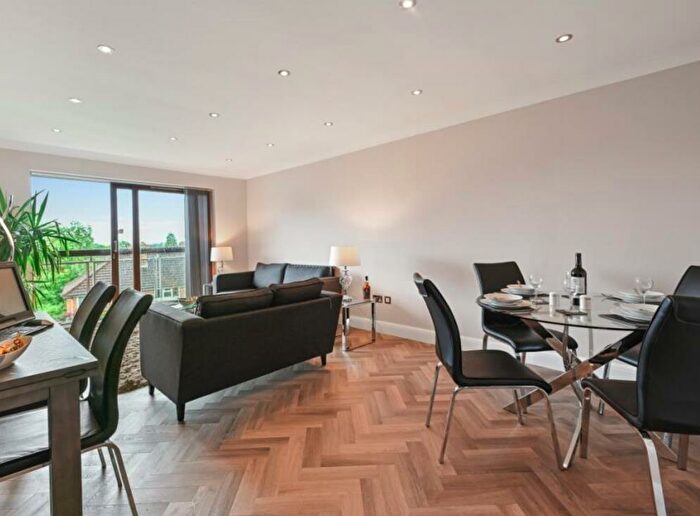 2 Bedroom Flat To Rent In Goodwood Close, Stanmore, HA7