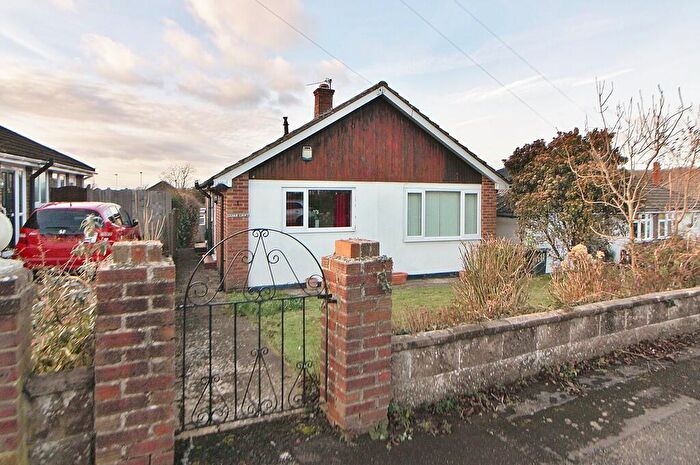 2 Bedroom Detached Bungalow For Sale In Ash Close, Cowplain, PO8