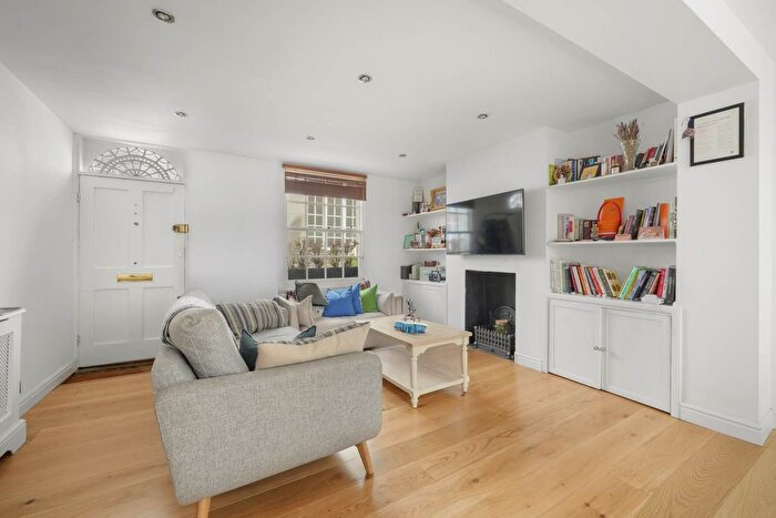 2 Bedroom Mews To Rent In Kinnerton Place North, Knightsbridge, SW1X
