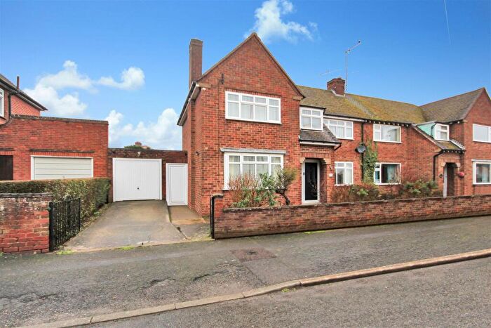 3 Bedroom Semi Detached House For Sale In Park Avenue, Rushden, NN10