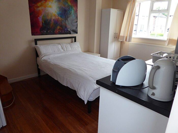 Studio To Rent In Westview Drive, Woodford Green, Essex, IG8