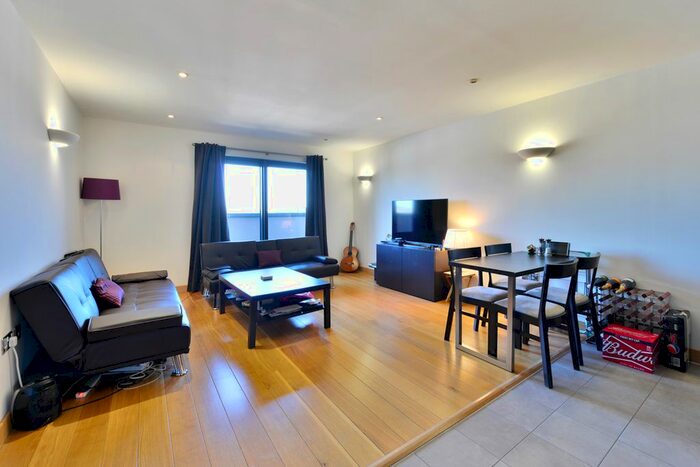 2 Bedroom Flat To Rent In Terrace Apartments, Drayton Park, Highbury, N5