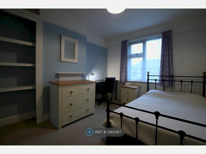 4 Bedroom Semi-Detached House To Rent In Burgess Road, Southampton, SO16