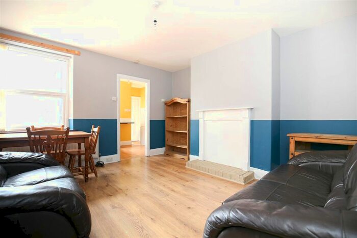 2 Bedroom Maisonette To Rent In Simonside Terrace, Heaton, Newcastle Upon Tyne NE6