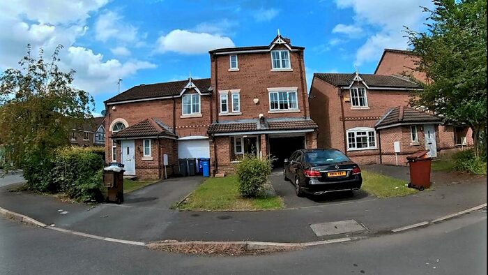 4 Bedroom Semi-Detached House To Rent In Chervil Close, Manchester, M14