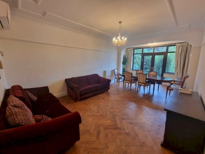 5 Bedroom Detached House To Rent In Basing Hill, London, NW11