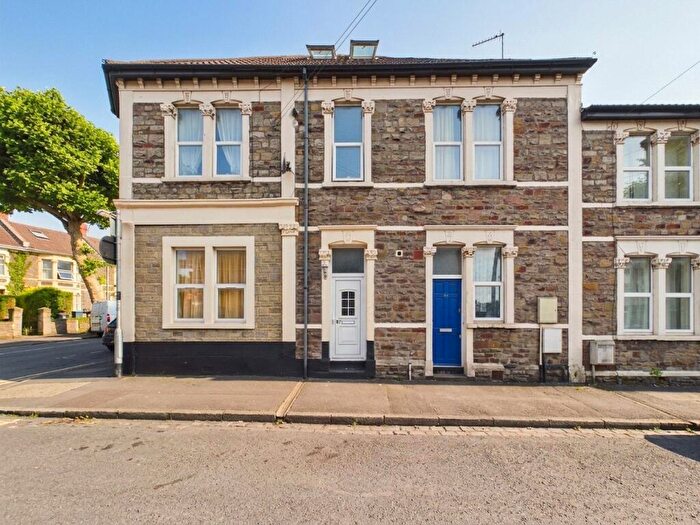 2 Bedroom Apartment For Sale In Staple Hill Road, Fishponds, Bristol, BS16