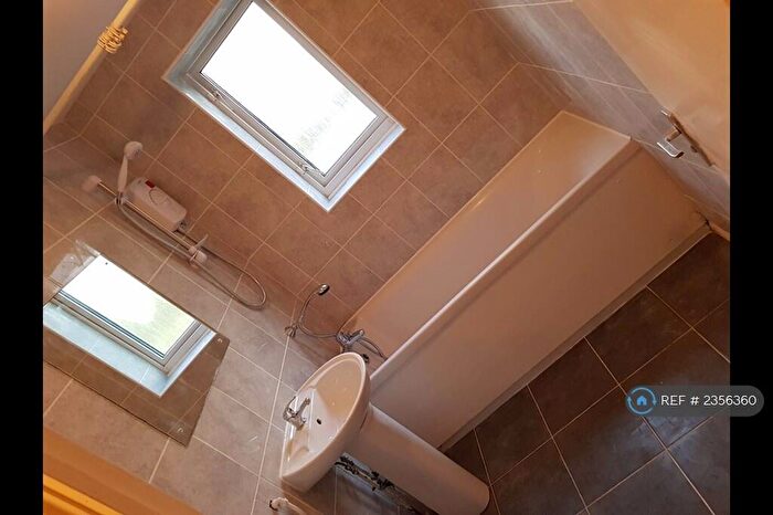 1 Bedroom Flat To Rent In Express Drive, Ilford, IG3