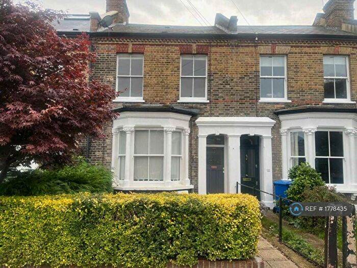 2 Bedroom Flat To Rent In Upland Road, London, SE22