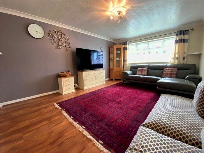 3 Bedroom Maisonette To Rent In Aldershot, Hampshire, GU12