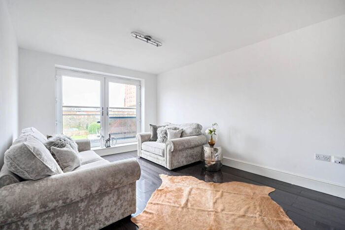 2 Bedroom Apartment To Rent In The Quarter, CH1