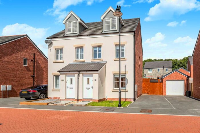 3 Bedroom House To Rent In Clos Y Coed Casten, Parc Derwen, Coity, CF35