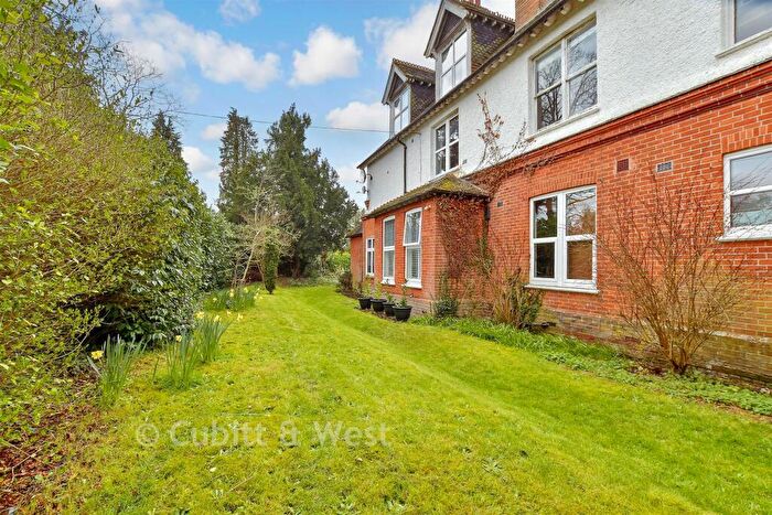 2 Bedroom Flat For Sale In Poplar Road, Shalford, Guildford, Surrey, GU4