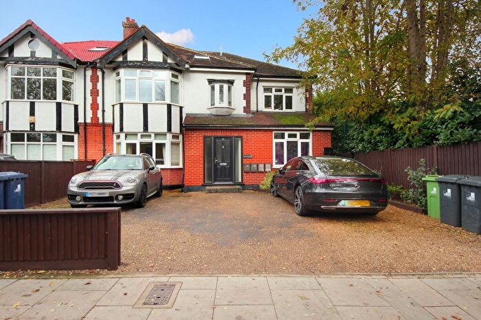 2 Bedroom Flat To Rent In Twyford Crescent, Acton, W3
