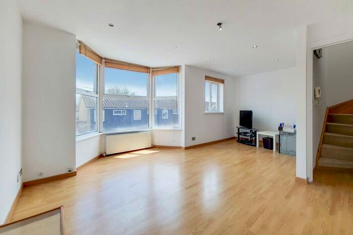 3 Bedroom Flat To Rent In Penrith Street, Streatham, London, SW16