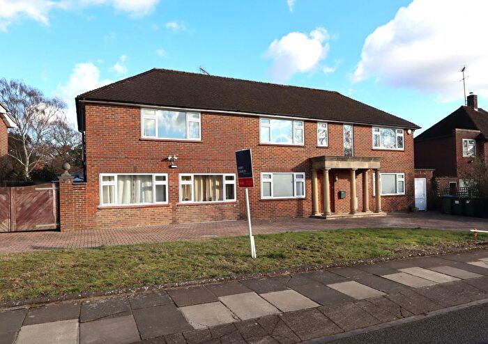 5 Bedroom Detached House To Rent In Glen Way, Watford, WD17