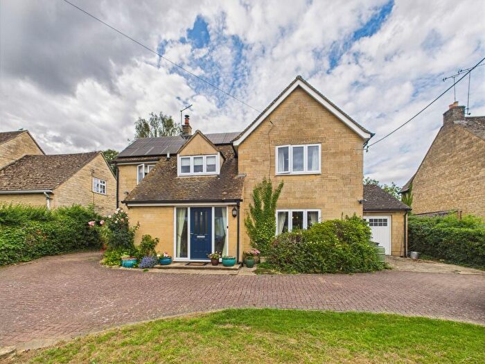 4 Bedroom Detached House For Sale In Milton Road, Shipton-under-Wychwood, OX7