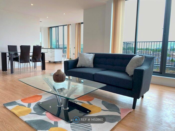 2 Bedroom Flat To Rent In Park Village East, London, NW1