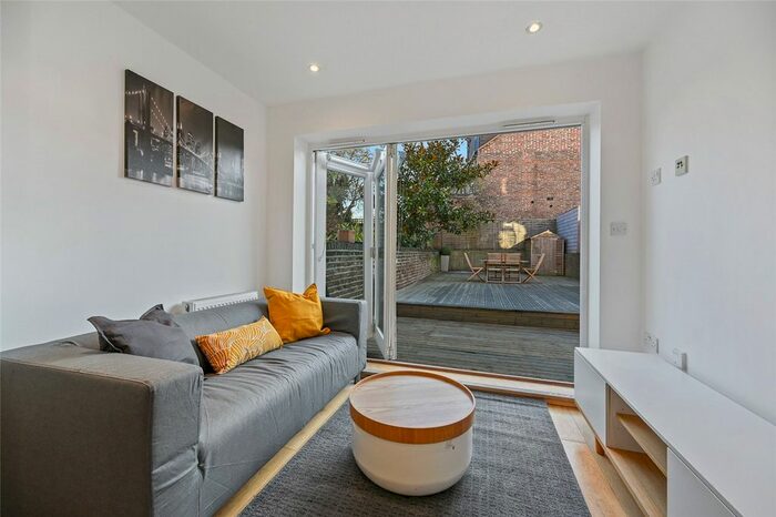 2 Bedroom Flat To Rent In The Vale, London, W3