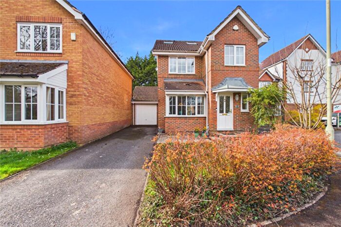 5 Bedroom Link Detached House For Sale In Two Rivers Way, Newbury, Berkshire, RG14