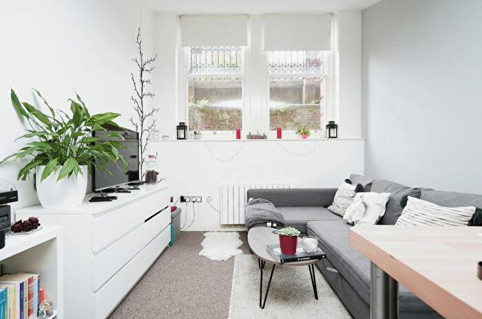 1 Bedroom Apartment To Rent In Adelaide Road, Leyton, E10