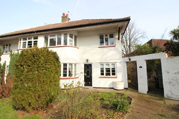 2 Bedroom Maisonette To Rent In Lansdowne Court, The Avenue, Worcester Park, Surrey, KT4