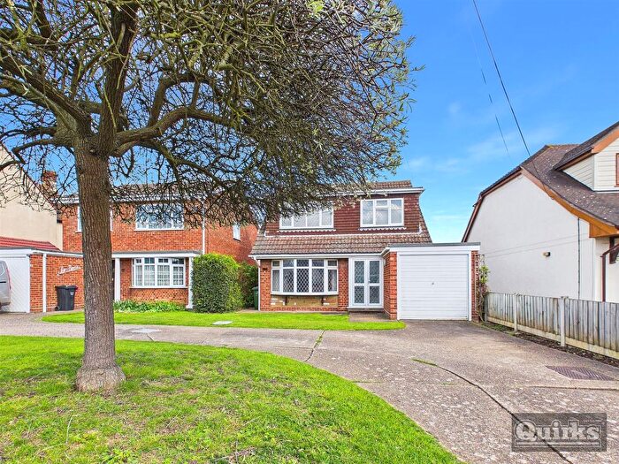 3 Bedroom Chalet For Sale In Nevendon Road, Wickford, SS12