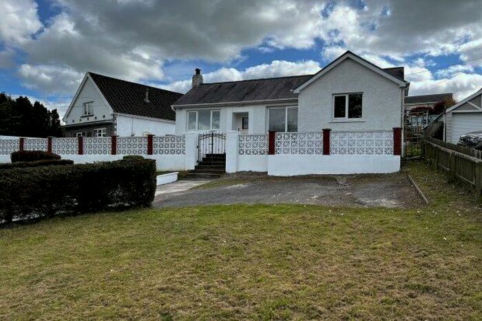 4 Bedroom Bungalow To Rent In Penymorfa Lane, Carmarthen, SA31
