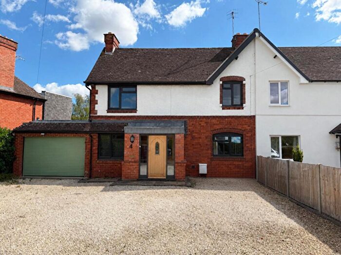 3 Bedroom Semi Detached House For Sale In Steppes Piece, Bidford On Avon, B50