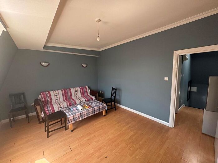 1 Bedroom Flat To Rent In Westbury Arcade, Westbury Avenue, London, N22